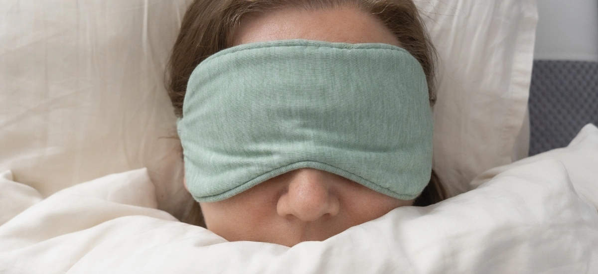 opaska na oczy a zasypianie